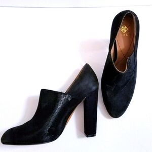 Isola Black Leather Heel 9 Nwot